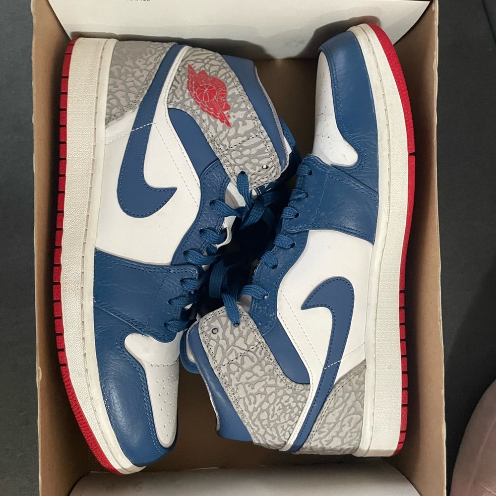 Jordan 1 Blue white and cement great condition worn once original box